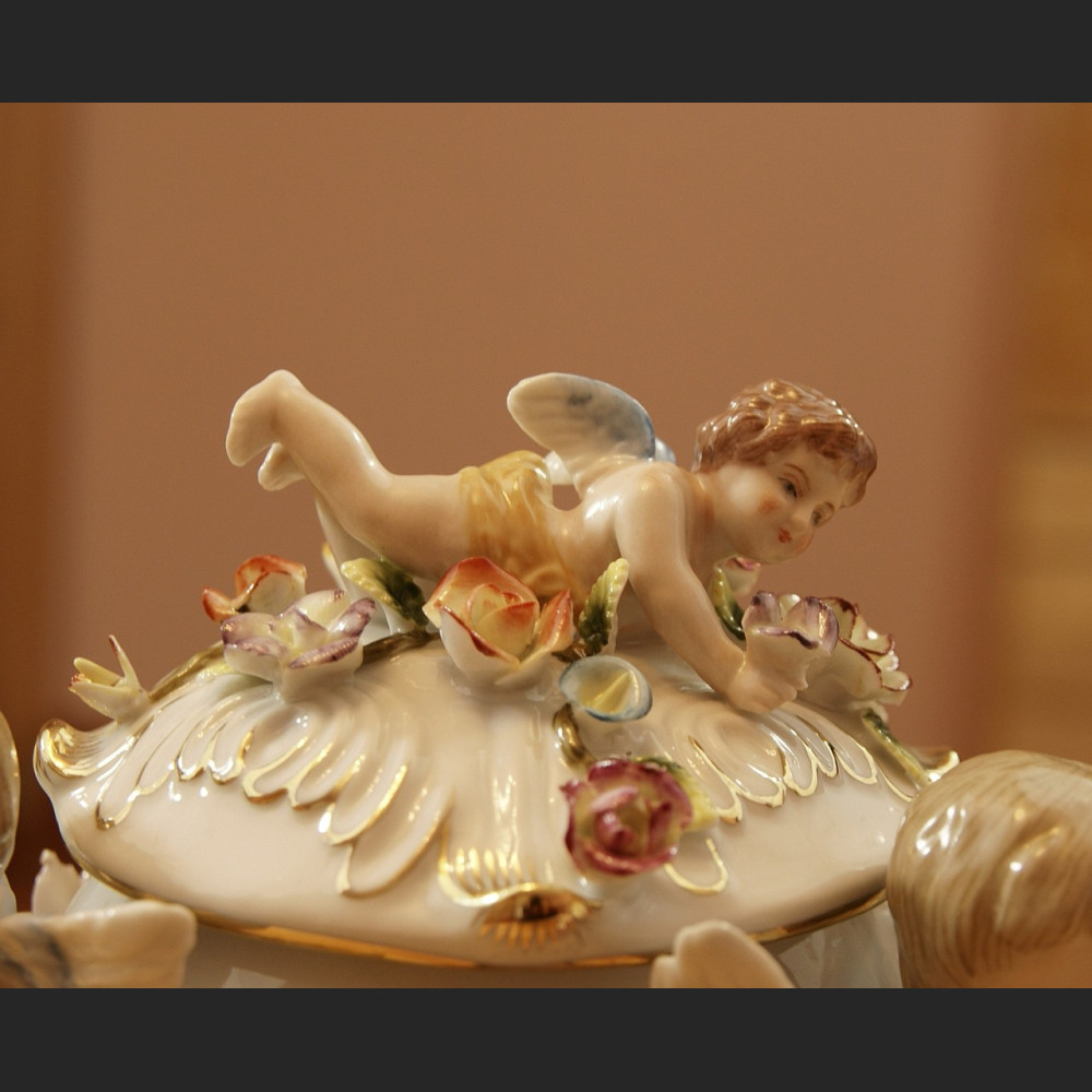 Bomboniera z figurkami dzieci Bomboniera z figurkami dzieci