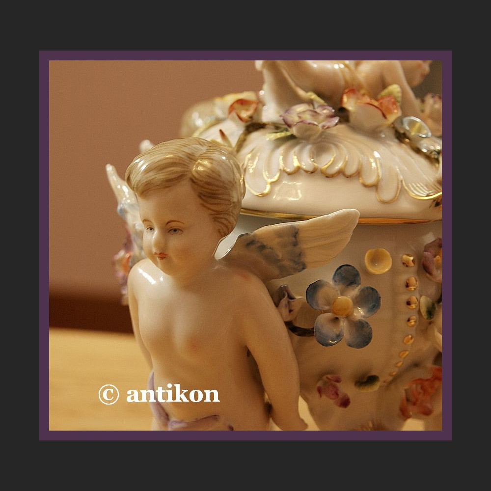 Bomboniera z figurkami dzieci Bomboniera z figurkami dzieci