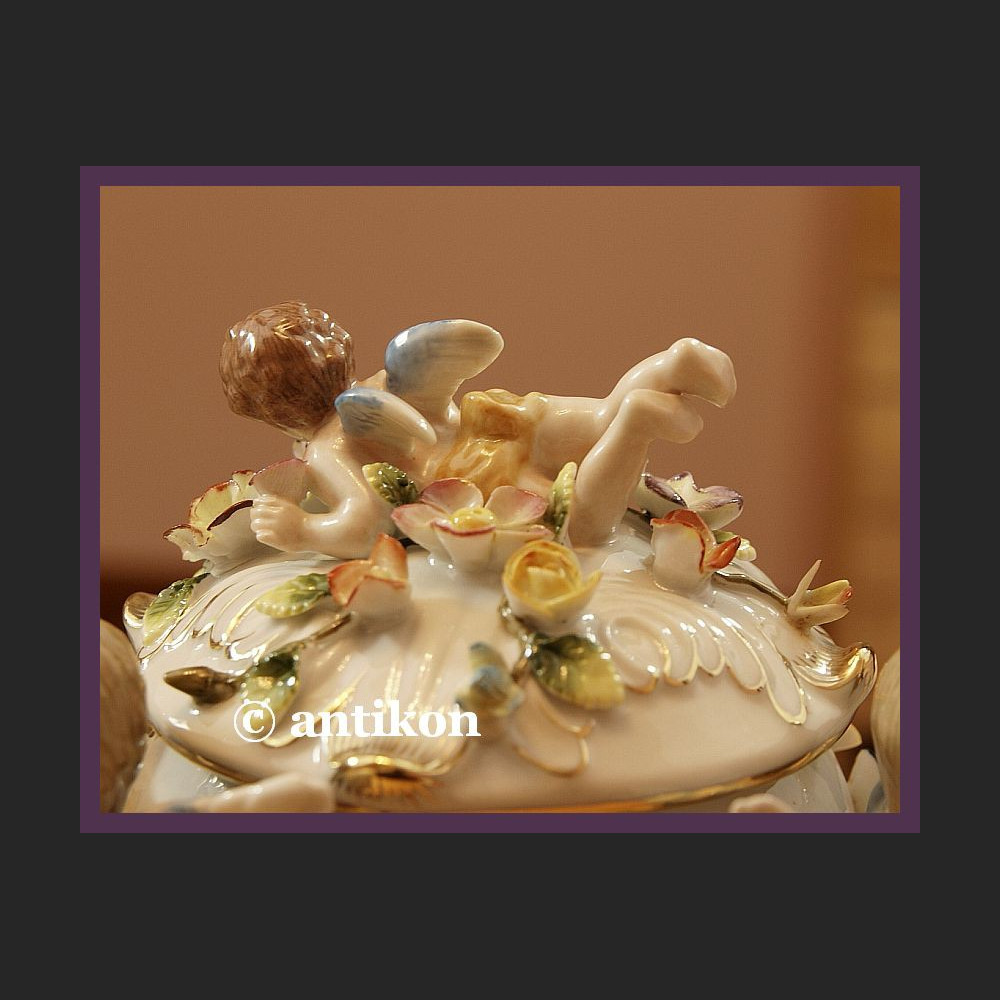 Bomboniera z figurkami dzieci Bomboniera z figurkami dzieci