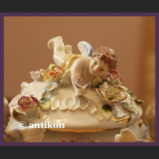 Bomboniera z figurkami dzieci Bomboniera z figurkami dzieci