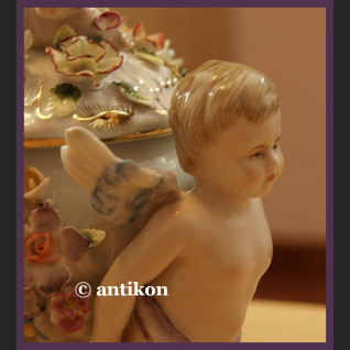 Bomboniera z figurkami dzieci Bomboniera z figurkami dzieci