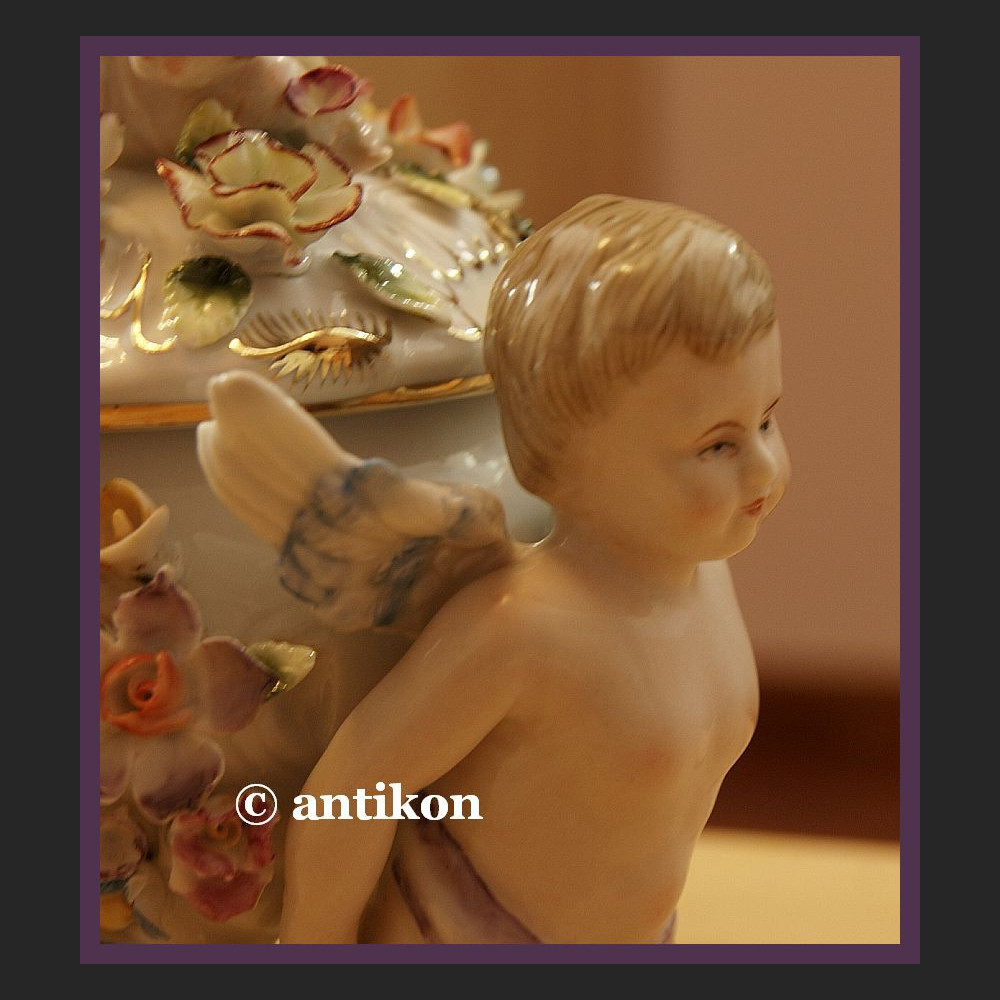 Bomboniera z figurkami dzieci Bomboniera z figurkami dzieci