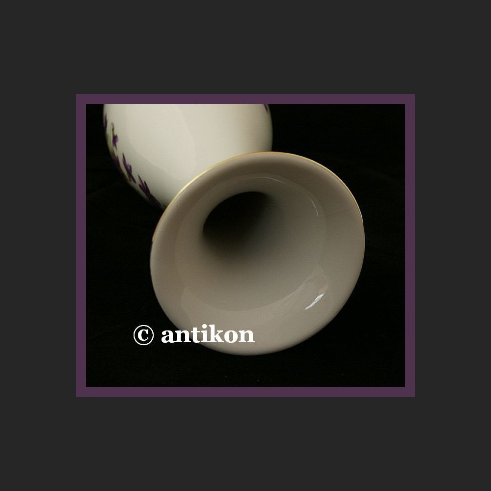 Ręcznie malowana porcelana śliczny duży sygnowany wazon Ręcznie malowana porcelana śliczny duży sygnowany wazon