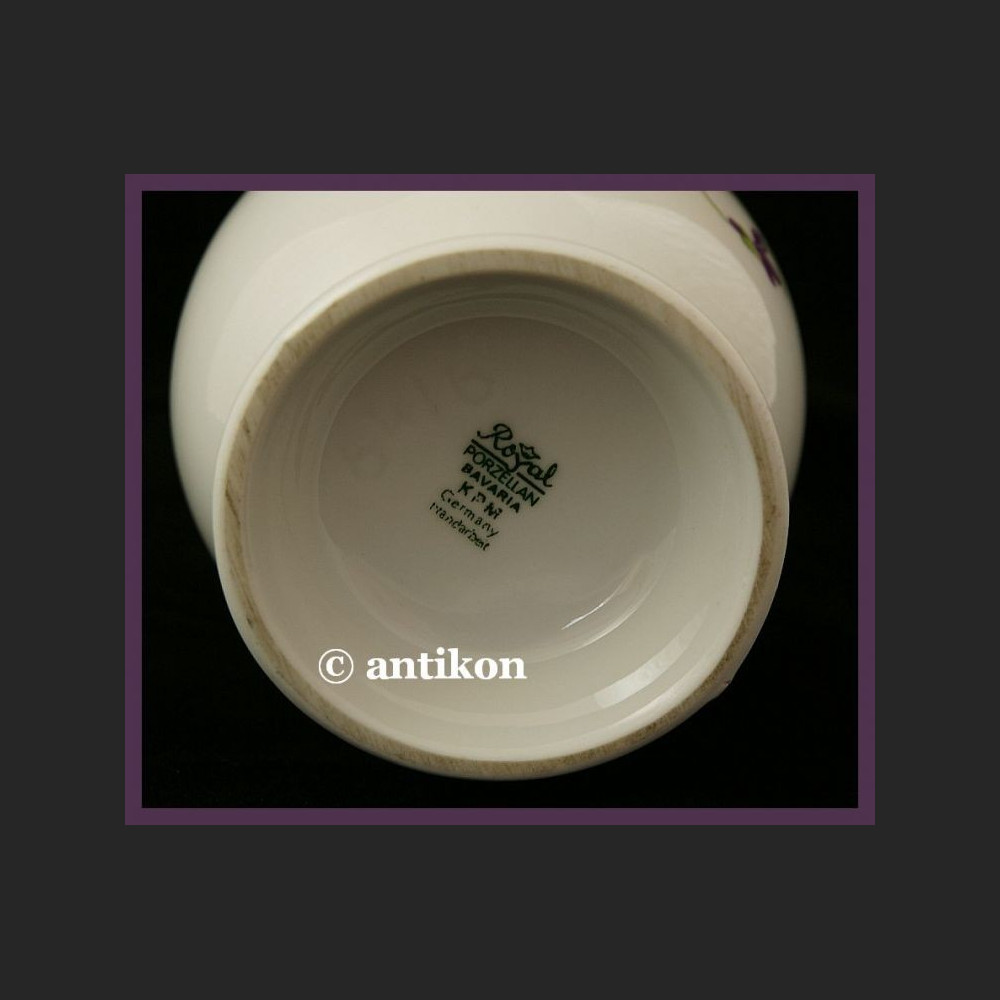 Ręcznie malowana porcelana śliczny duży sygnowany wazon Ręcznie malowana porcelana śliczny duży sygnowany wazon