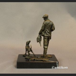 Myśliwy z psem i kaczką rzeźba prezent dla myśliwego Myśliwy z psem i kaczką rzeźba prezent dla myśliwego