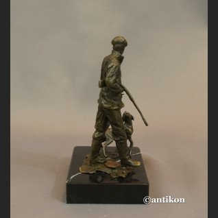 Myśliwy z psem i kaczką rzeźba prezent dla myśliwego Myśliwy z psem i kaczką rzeźba prezent dla myśliwego