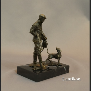 Myśliwy z psem i kaczką rzeźba prezent dla myśliwego Myśliwy z psem i kaczką rzeźba prezent dla myśliwego