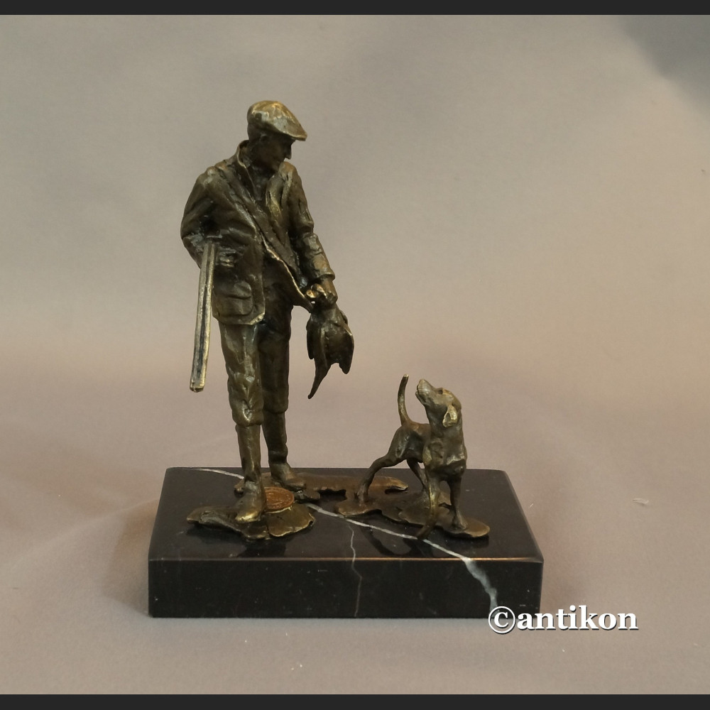 Myśliwy z psem i kaczką rzeźba prezent dla myśliwego Myśliwy z psem i kaczką rzeźba prezent dla myśliwego