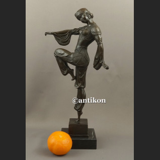 Tancerka wg Chiparus rzeżba brąz 