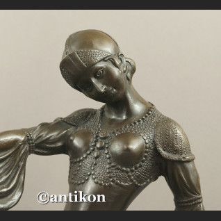 Tancerka wg Chiparus rzeżba brąz 