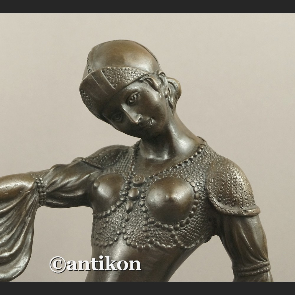 Tancerka wg Chiparus rzeżba brąz 