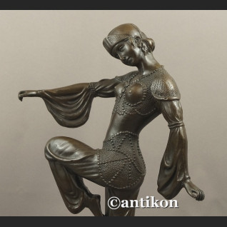 Tancerka wg Chiparus rzeżba brąz 