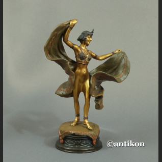 Tancerka rzeźba kobiety w stroju wschodnim złocona 