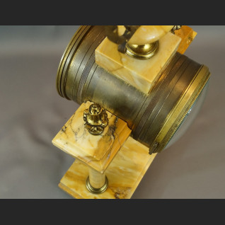 Zegar ze świecznikami z marmuru Zegar ze świecznikami z marmuru