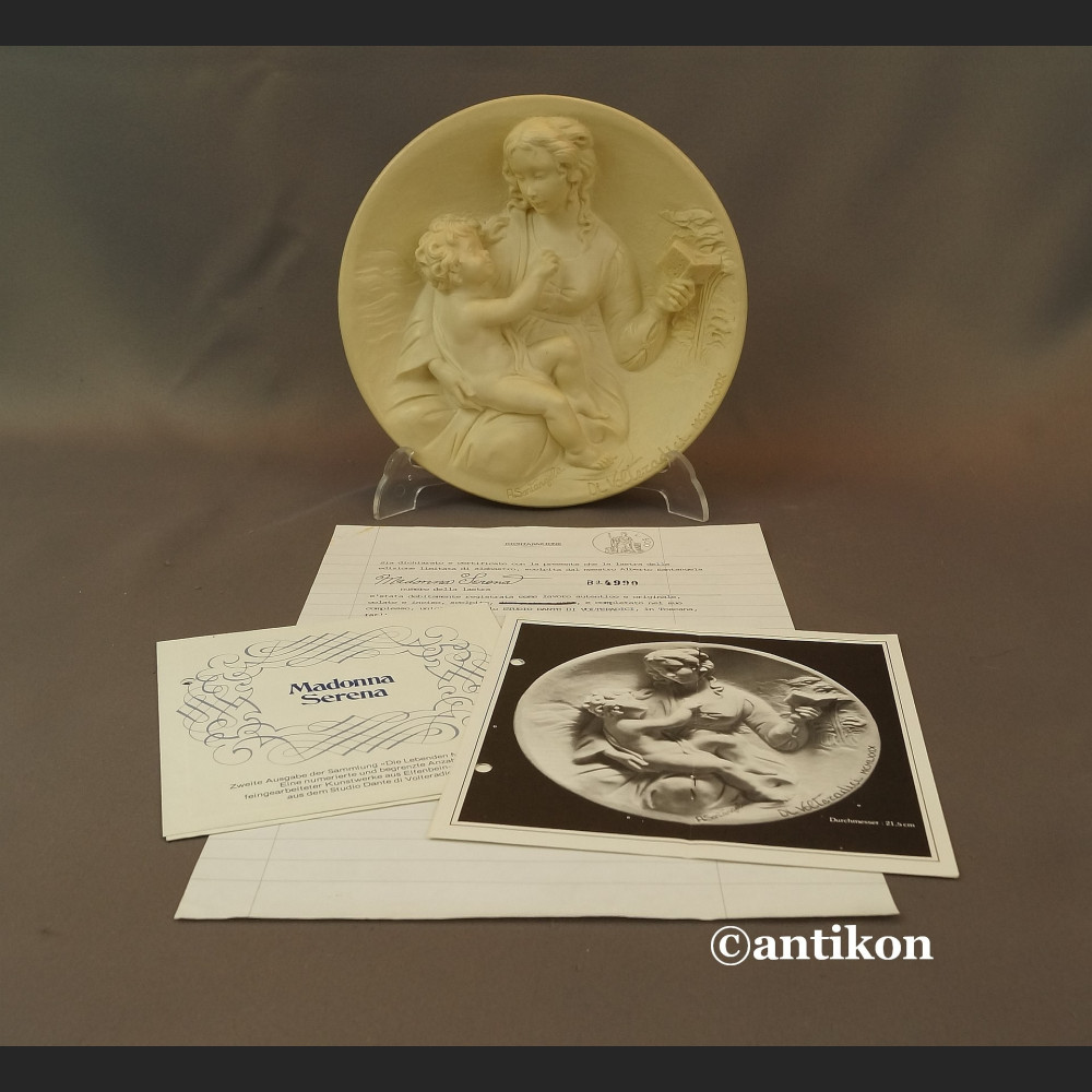 Madonna Serena z Dzieciątkiem toskańskie alabastrowe reliefy 