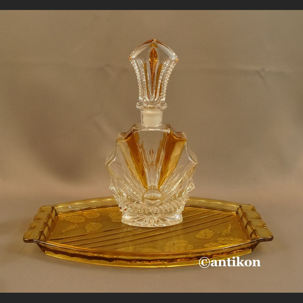 Stare kieliszki z karafką i tacą art deco 