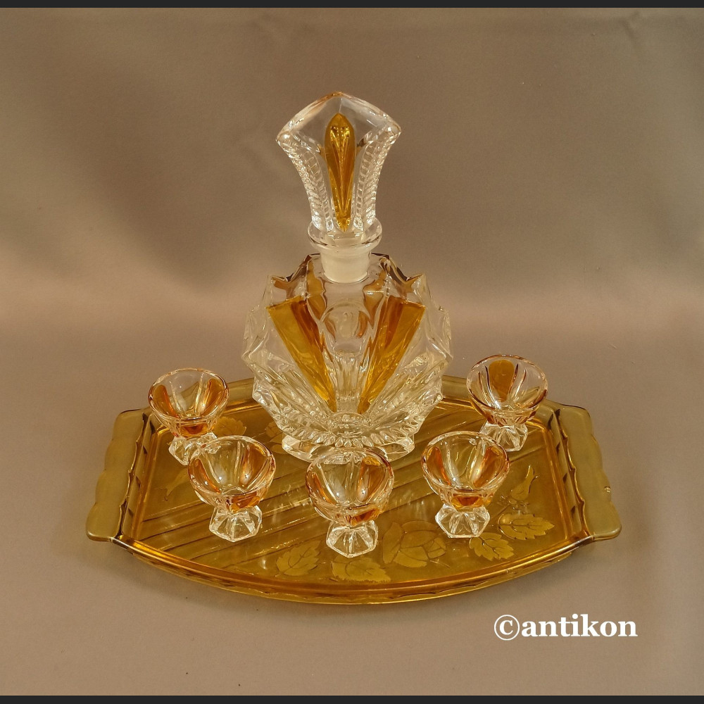 Stare kieliszki z karafką i tacą art deco 