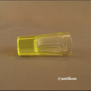 Kieliszki uranowe z Francji 