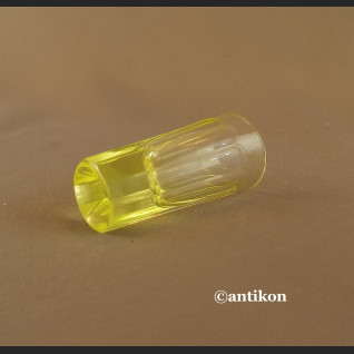 Kieliszki uranowe z Francji 