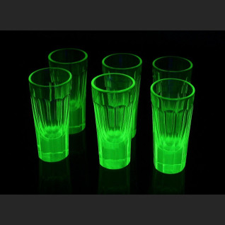 Kieliszki uranowe z Francji 