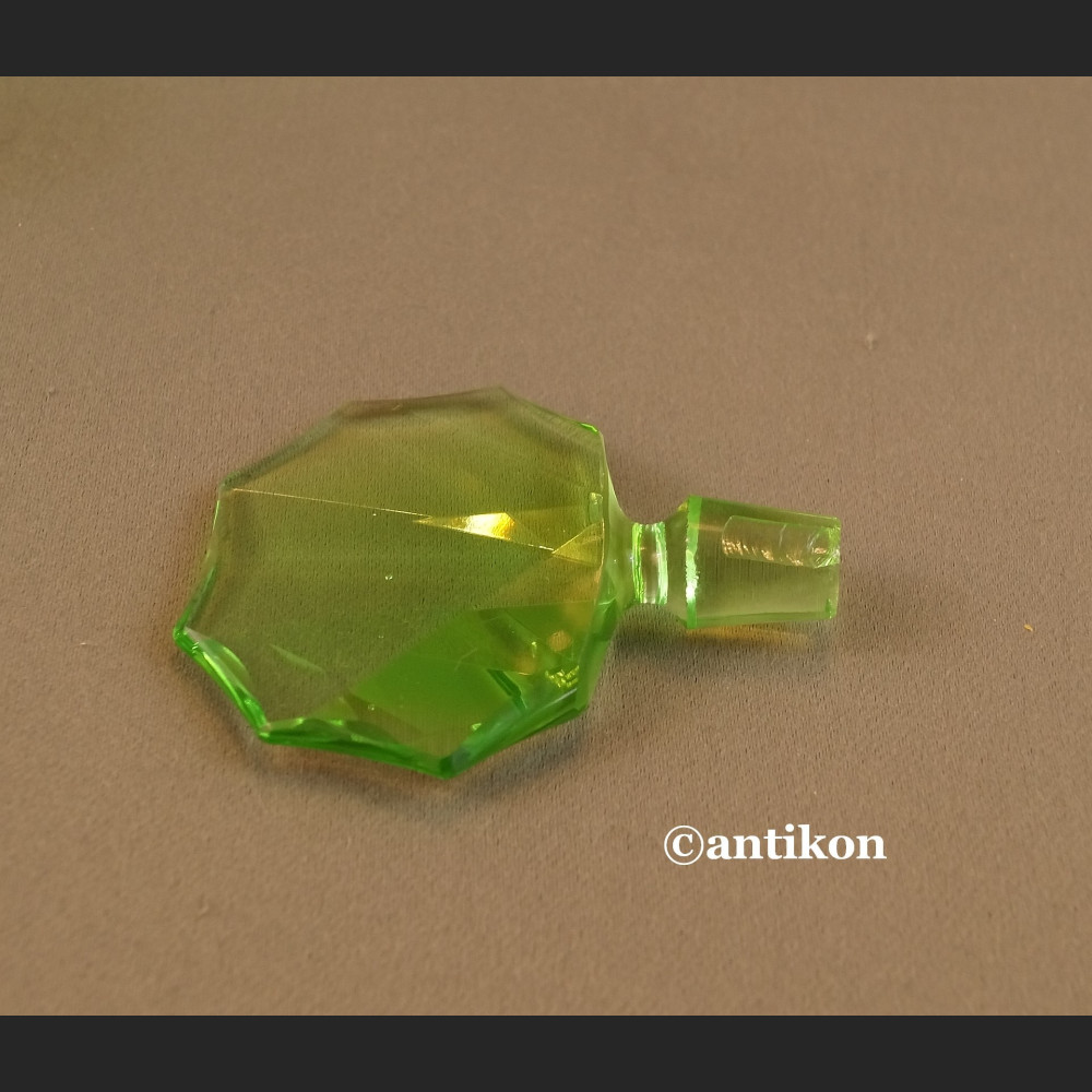 Art deco zielone szkło butelki Art deco zielone szkło butelki