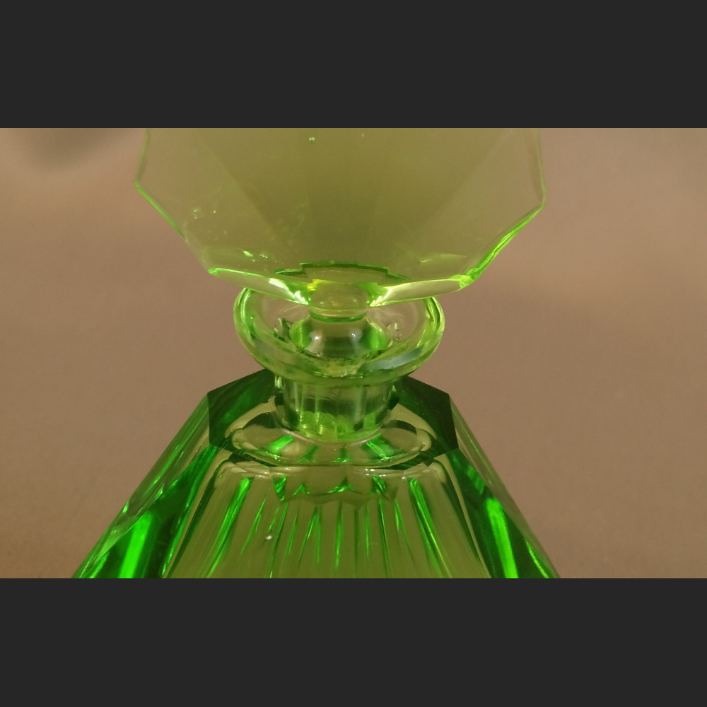 Art deco zielone szkło butelki Art deco zielone szkło butelki