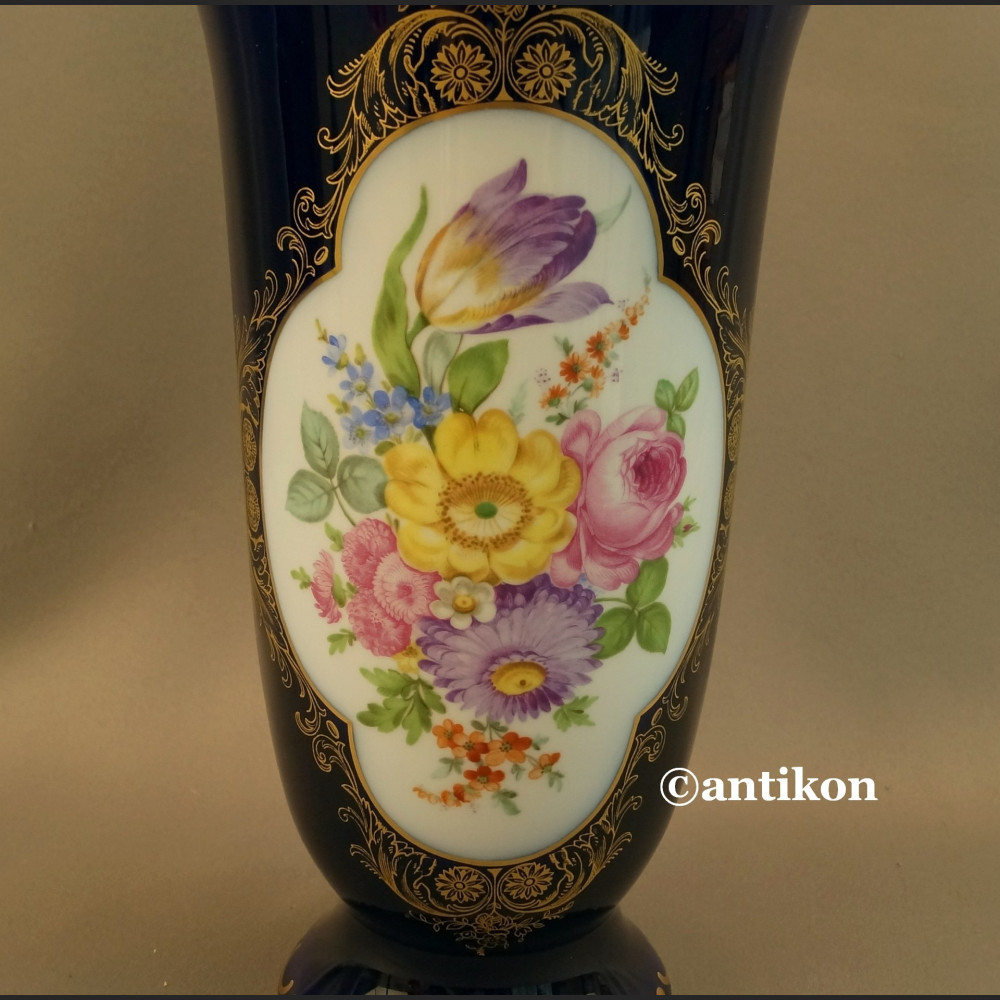 Wazon Hutschenreuther granatowy z kwiatami kobalt