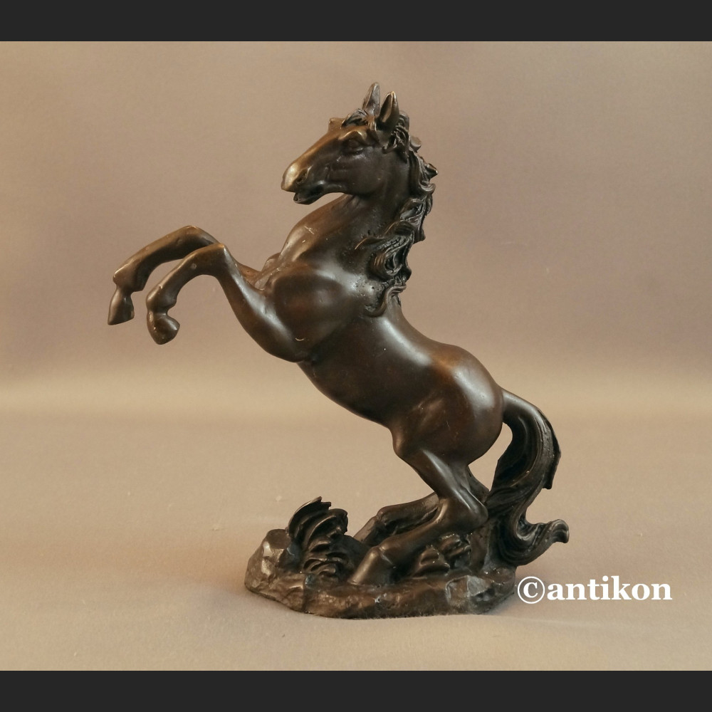 Rzeźba koń z brązu  Rzeźba koń z brązu