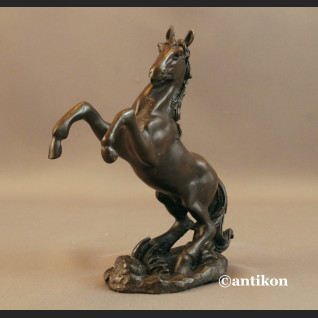 Rzeźba koń z brązu  Rzeźba koń z brązu