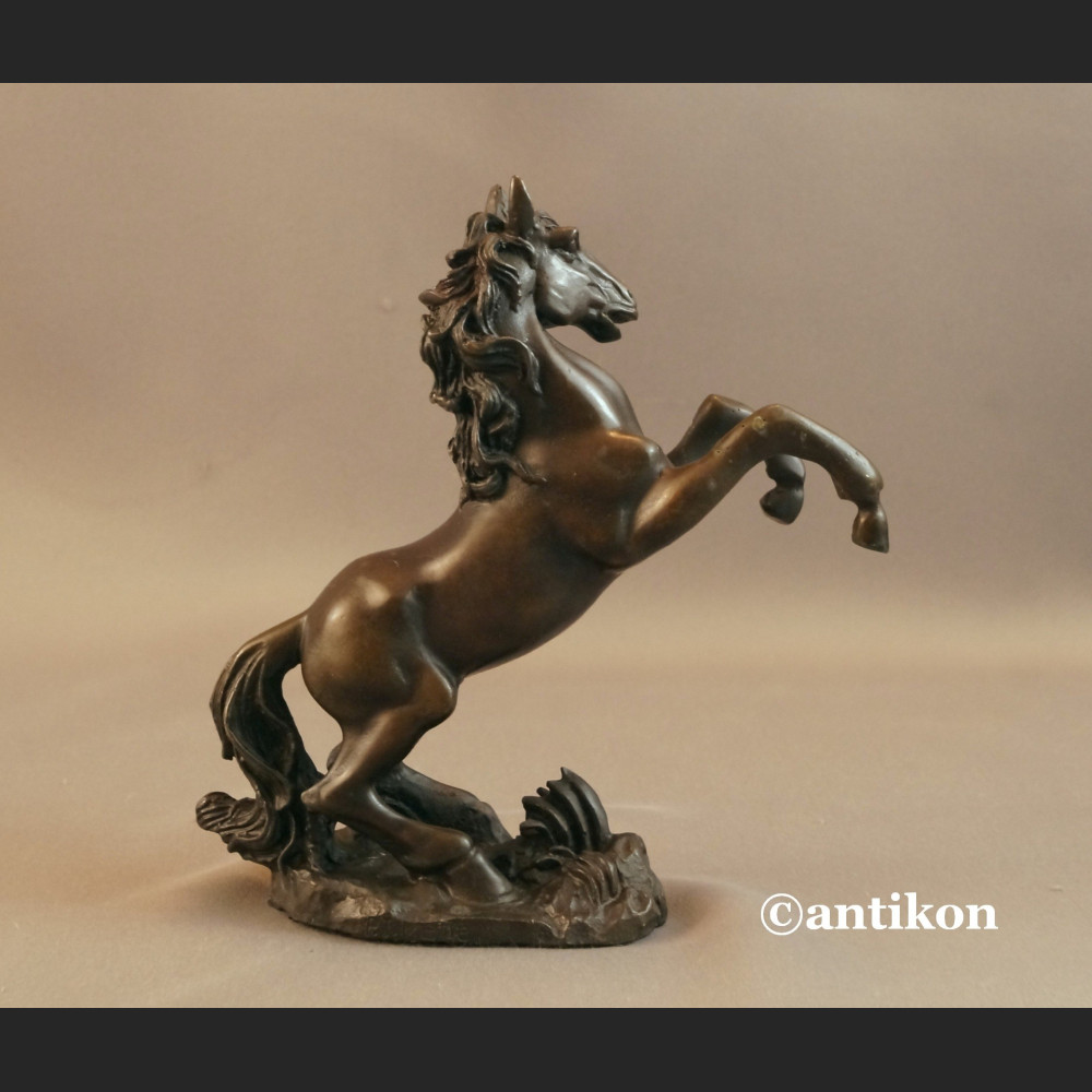 Rzeźba koń z brązu  Rzeźba koń z brązu