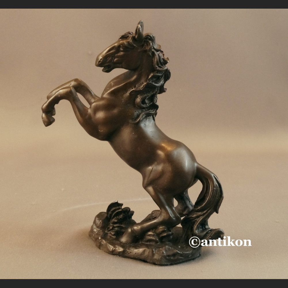 Rzeźba konia z brązu wierzgający koń figurka