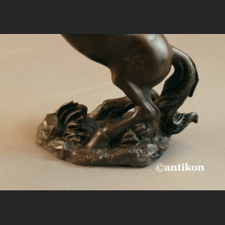 Rzeźba koń z brązu  Rzeźba koń z brązu