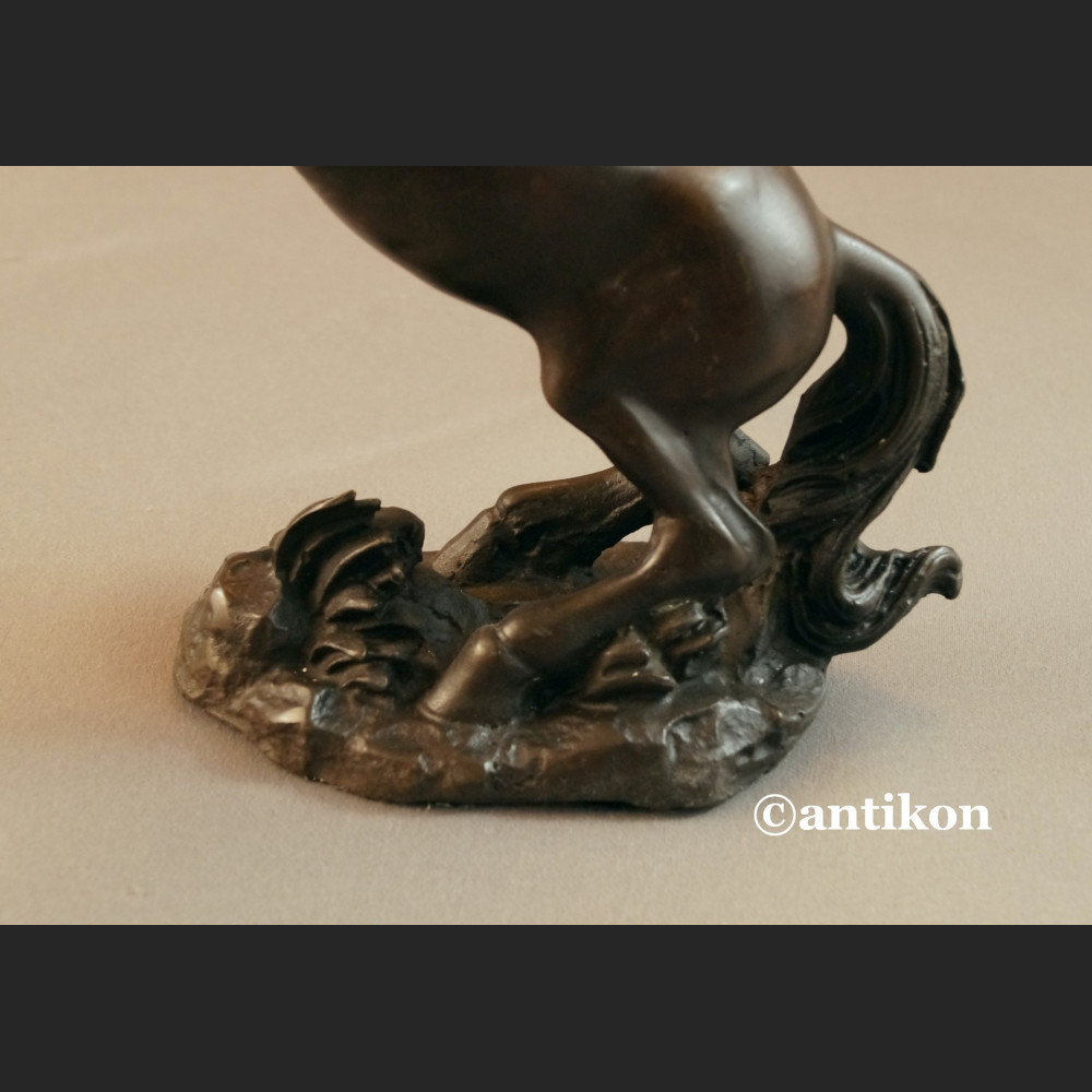 Rzeźba koń z brązu  Rzeźba koń z brązu