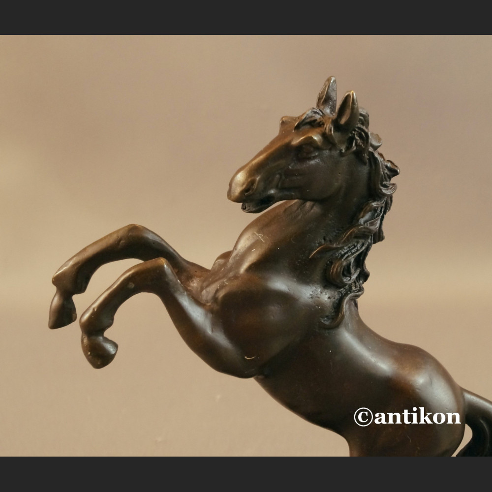 Rzeźba z brązu koń prezent 