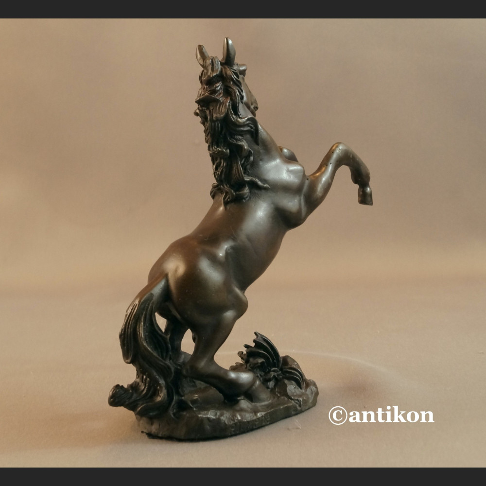 Rzeźba koń z brązu  Rzeźba koń z brązu