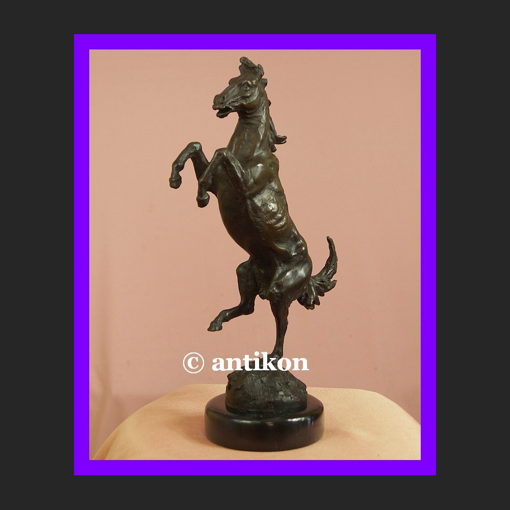 Rumak rzeźba  koń wspaniały dynamiczny brąz 