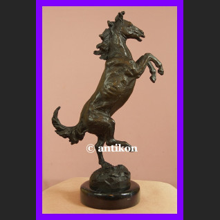 Rumak rzeźba koń wspaniały dynamiczny brąz Rumak rzeźba koń wspaniały dynamiczny brąz