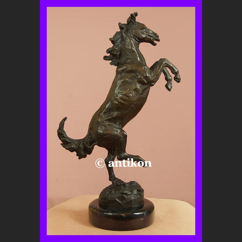 Rumak rzeźba koń wspaniały dynamiczny brąz Rumak rzeźba koń wspaniały dynamiczny brąz