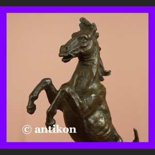 Rumak rzeźba koń wspaniały dynamiczny brąz Rumak rzeźba koń wspaniały dynamiczny brąz