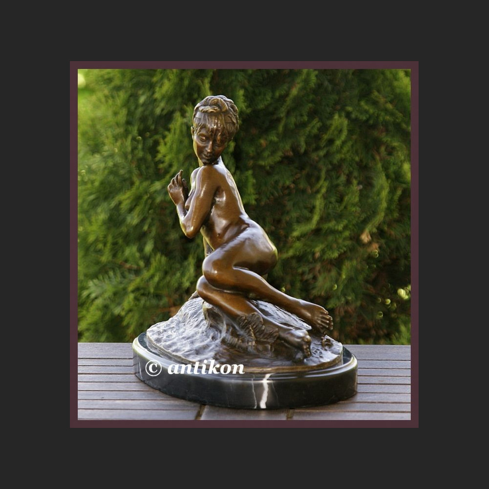 DUŻY UROCZY AKT DZIEWCZYNY BRĄZ SYGNOWANA RZEŹBA 