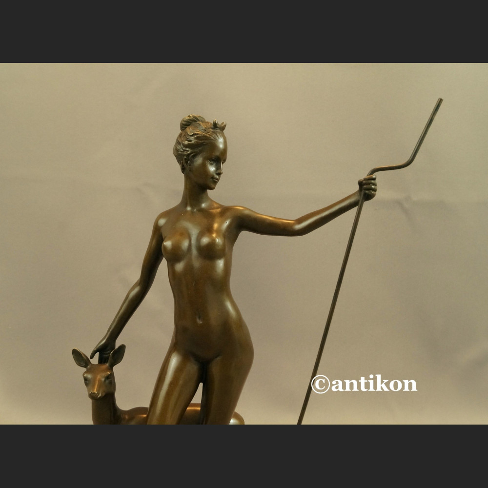 Diana z łanią rzeźba Art Deco Prezent dla myśliwego Diana z łanią rzeźba Art Deco Prezent dla myśliwego