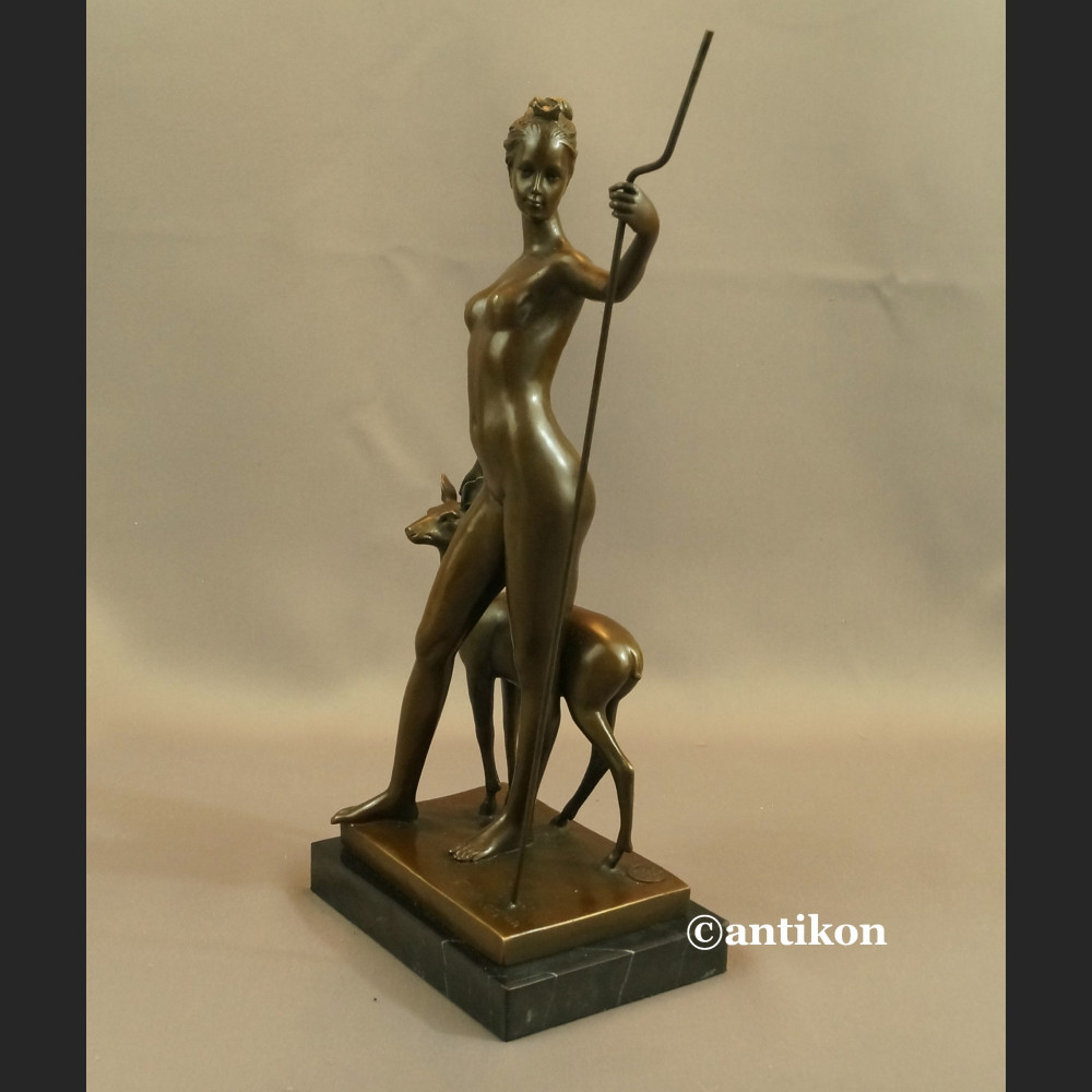Diana z łanią rzeźba Art Deco Prezent dla myśliwego Diana z łanią rzeźba Art Deco Prezent dla myśliwego