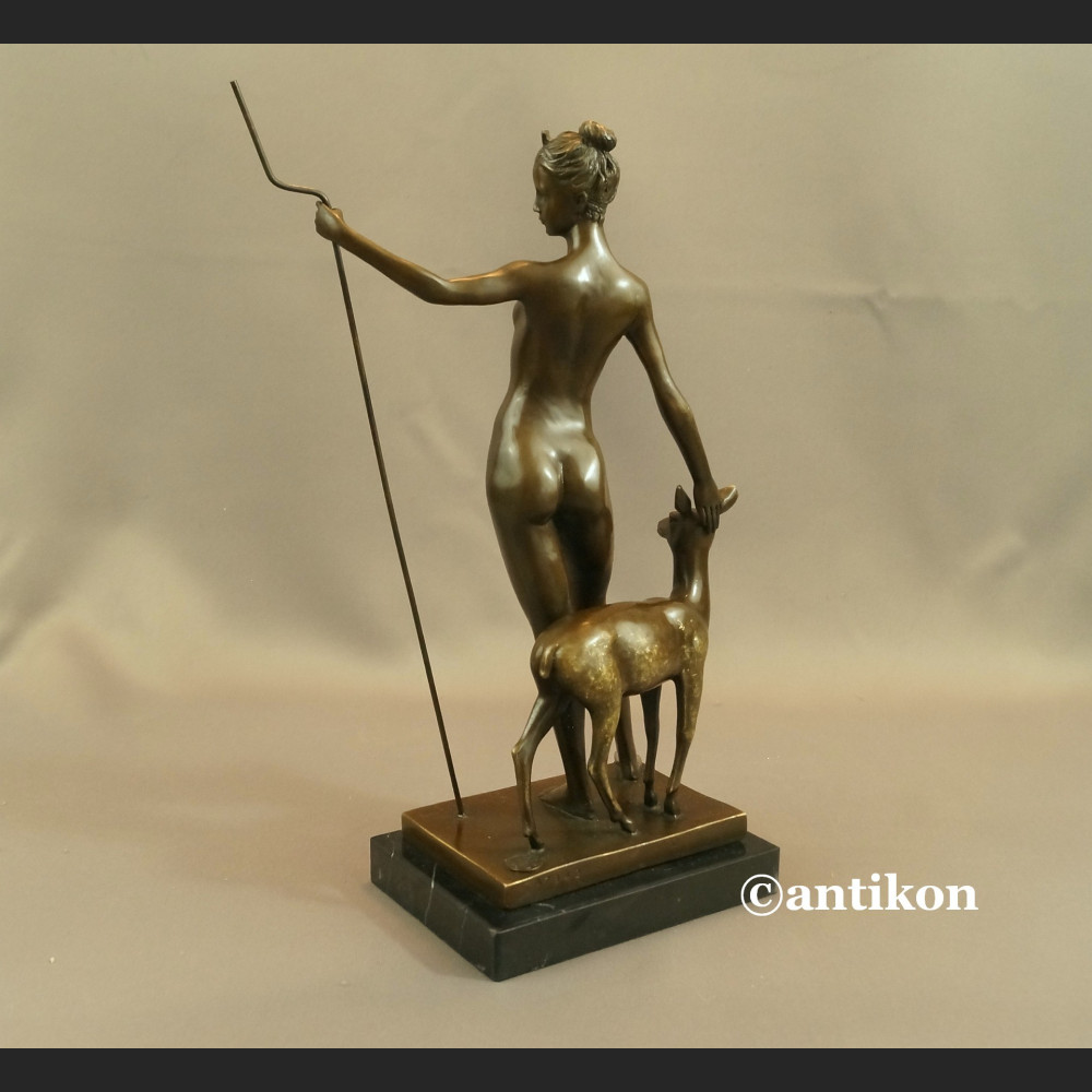 Diana z łanią rzeźba Art Deco Prezent dla myśliwego Diana z łanią rzeźba Art Deco Prezent dla myśliwego