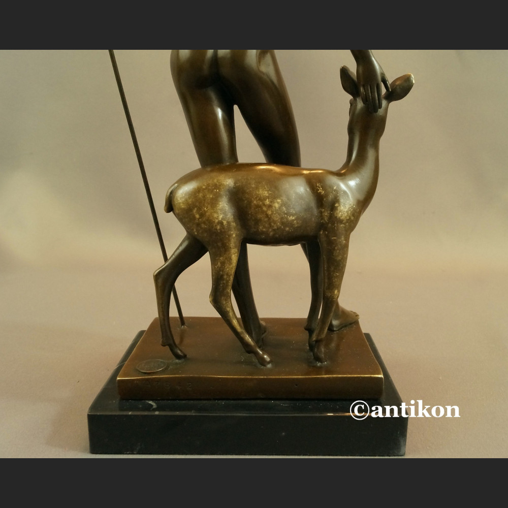 Diana z łanią rzeźba Art Deco Prezent dla myśliwego Diana z łanią rzeźba Art Deco Prezent dla myśliwego