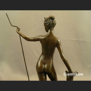 Diana z łanią rzeźba Art Deco Prezent dla myśliwego Diana z łanią rzeźba Art Deco Prezent dla myśliwego