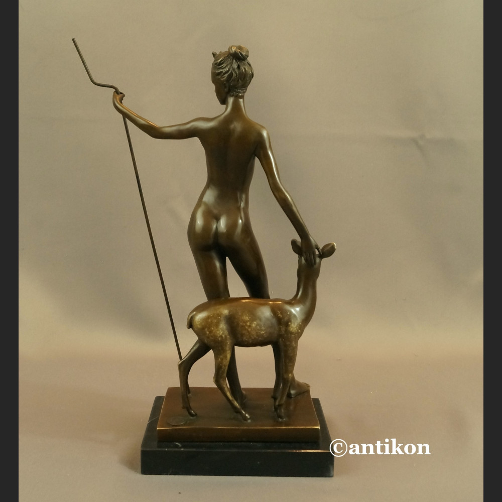 Diana z łanią rzeźba Art Deco Prezent dla myśliwego Diana z łanią rzeźba Art Deco Prezent dla myśliwego