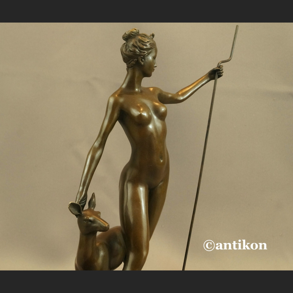 Diana z łanią rzeźba Art Deco Prezent dla myśliwego Diana z łanią rzeźba Art Deco Prezent dla myśliwego
