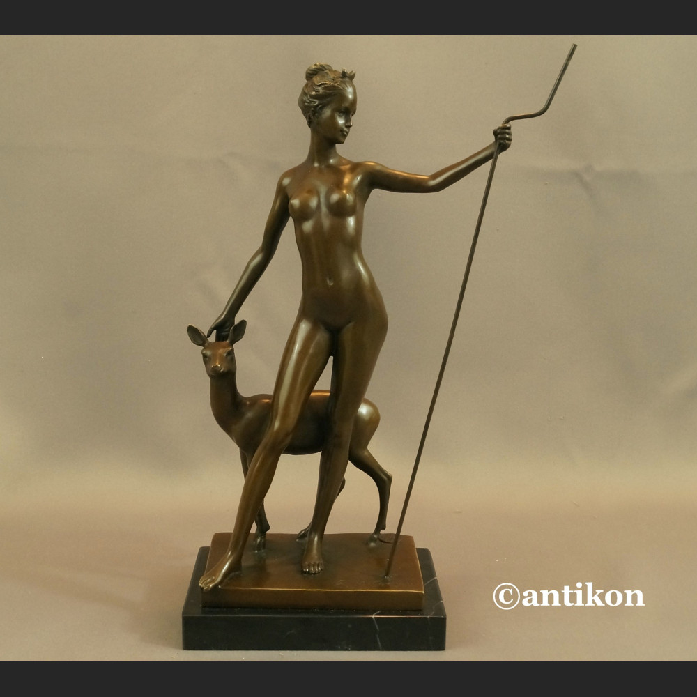 Diana z łanią rzeźba Art Deco Prezent dla myśliwego Diana z łanią rzeźba Art Deco Prezent dla myśliwego