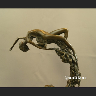 Tancerze figura dynamiczna para w tańcu Tancerze figura dynamiczna para w tańcu