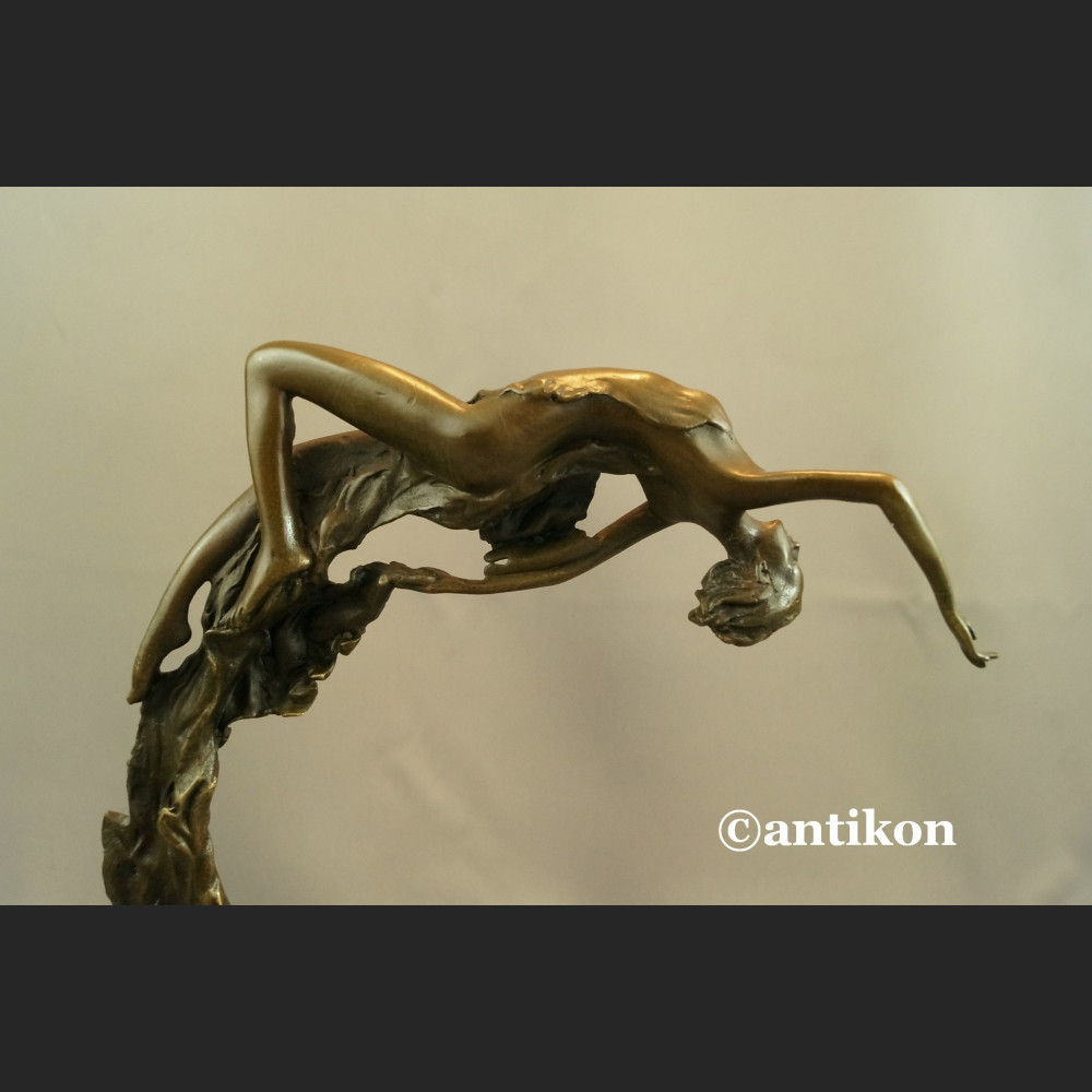 Tancerze figura dynamiczna para w tańcu Tancerze figura dynamiczna para w tańcu